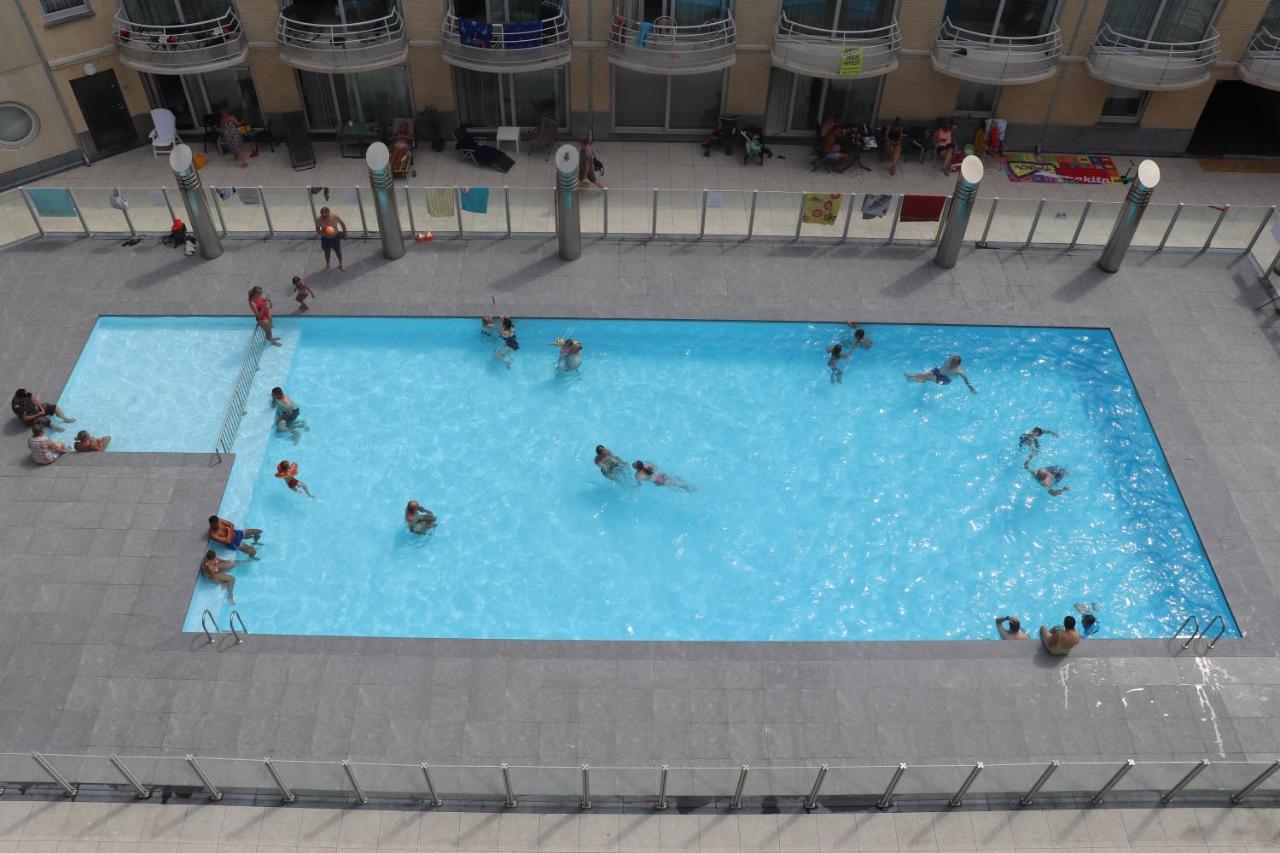 Appartement Met Zeezicht En Verwarmd Zwembad Οστένδη Εξωτερικό φωτογραφία